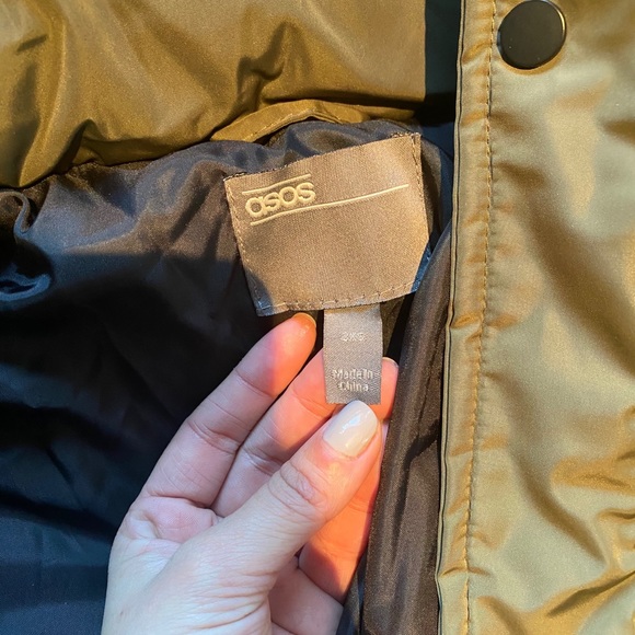 ASOS designed puffer jacket with hood in khaki - Picture 2 of 4